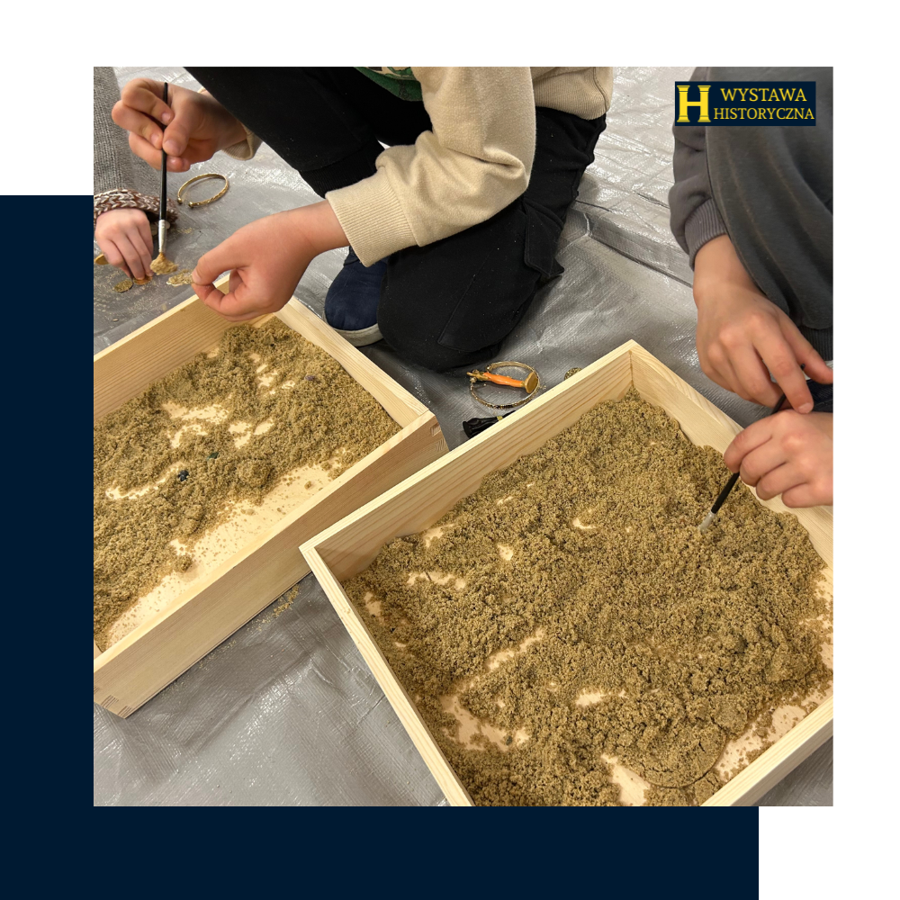 WystawaHistoryczna.pl Archeologiczne warsztaty dla dzieci Wystawy do wypożyczenia historia, history, egipt, starożytnyegipt, ancientegypt, piramida, piramidy, piramidyegipskie, egyptianpyramids, faraon, pharaoh, hieroglify, hieroglyphs, kair, cairo, archeologia, archeology, starożytność, ancienthistory, cywilizacja, kultura, edukacja, nauka, muzeum, muzea, muzeumegipskie, wystawa, wystawahistoryczna, wystawaegipska, event, wydarzenie, warsztaty, warsztatydladzieci, zajęciadladzieci, edukacjadladzieci, atrakcjedladzieci, dzieci, rodzina, szkoła, szkoły, przedszkole, przedszkola, domkultury, centrumkultury, lekcjapokazowa, naukaprzezzabawę, edukacjahistoryczna #wystawahistoryczna #wystawa #historia #history #egipt #starożytnyegipt #ancientegypt #piramida #piramidy #piramidyegipskie #egyptianpyramids #faraon #pharaoh #hieroglify #hieroglyphs #kair #cairo #archeologia #archeology #starożytność #ancienthistory #cywilizacja #kultura #edukacja #nauka #muzeum #muzea #muzeumegipskie #wystawaegipska #event #wydarzenie #warsztaty #warsztatydladzieci #zajęciadladzieci #edukacjadladzieci #atrakcjedladzieci #dzieci #rodzina #szkoła #szkoły #przedszkole #przedszkola #domkultury #centrumkultury #lekcjapokazowa #naukaprzezzabawę #edukacjahistoryczna Warszawa, Kraków, Łódź, Wrocław, Poznań, Gdańsk, Szczecin, Bydgoszcz, Lublin, Białystok, Katowice, Gdynia, Częstochowa, Radom, Sosnowiec, Toruń, Kielce, Rzeszów, Gliwice, Zabrze, Olsztyn, Bielsko-Biała, Bytom, Zielona Góra, Ruda Śląska, Opole, Tychy, Gorzów Wielkopolski, Dąbrowa Górnicza, Elbląg, Płock, Wałbrzych, Włocławek, Tarnów, Chorzów, Koszalin, Kalisz, Legnica, Grudziądz, Słupsk #Warszawa #Kraków #Łódź #Wrocław #Poznań #Gdańsk #Szczecin #Bydgoszcz #Lublin #Białystok #Katowice #Gdynia #Częstochowa #Radom #Sosnowiec #Toruń #Kielce #Rzeszów #Gliwice #Zabrze #Olsztyn #BielskoBiała #Bytom #ZielonaGóra #RudaŚląska #Opole #Tychy #GorzówWielkopolski #DąbrowaGórnicza #Elbląg #Płock #Wałbrzych #Włocławek #Tarnów #Chorzów #Koszalin #Kalisz #Legnica #Grudziądz #Słupsk